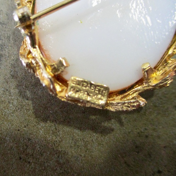 Vintage HTF Elizabeth Morrey Oval Pedant OR Brooch - Picture 3 of 3